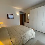 公寓 Centrico A 100 Metri Dal Mare. *