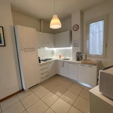 Centrico A 100 Metri Dal Mare. Lägenhet Viareggio