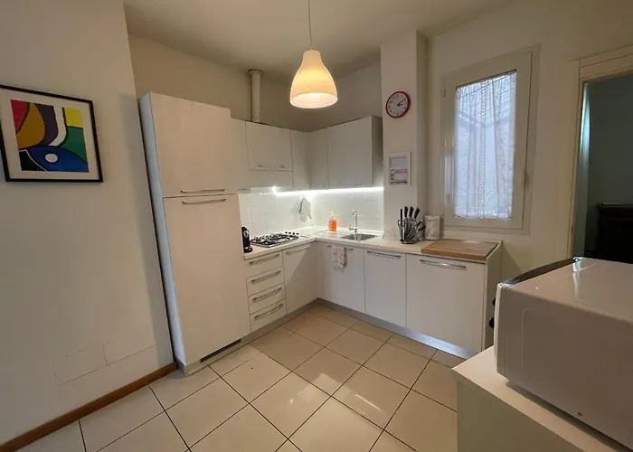 Centrico A 100 Metri Dal Mare. Appartement Viareggio